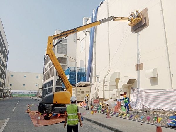 Đơn vị cho thuê xe nâng người uy tín tại TPHCM